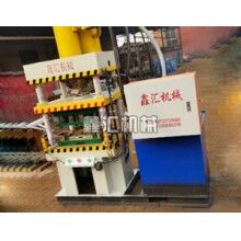 鋁扣板機設(shè)備行業(yè)在發(fā)展的同時還需注意哪些問題