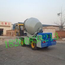 湖北赤壁帶自上料攪拌車廠家說明，1.6立方2方流動式自裝料自拌水泥罐車價格