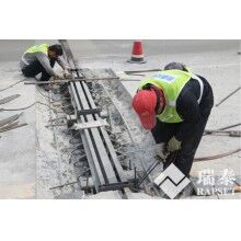 橋頭跳車現(xiàn)象是橋梁伸縮縫的什么問題導(dǎo)致的呢？